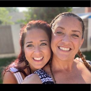 Meet your Posher Sisters, Lauren & Jessica